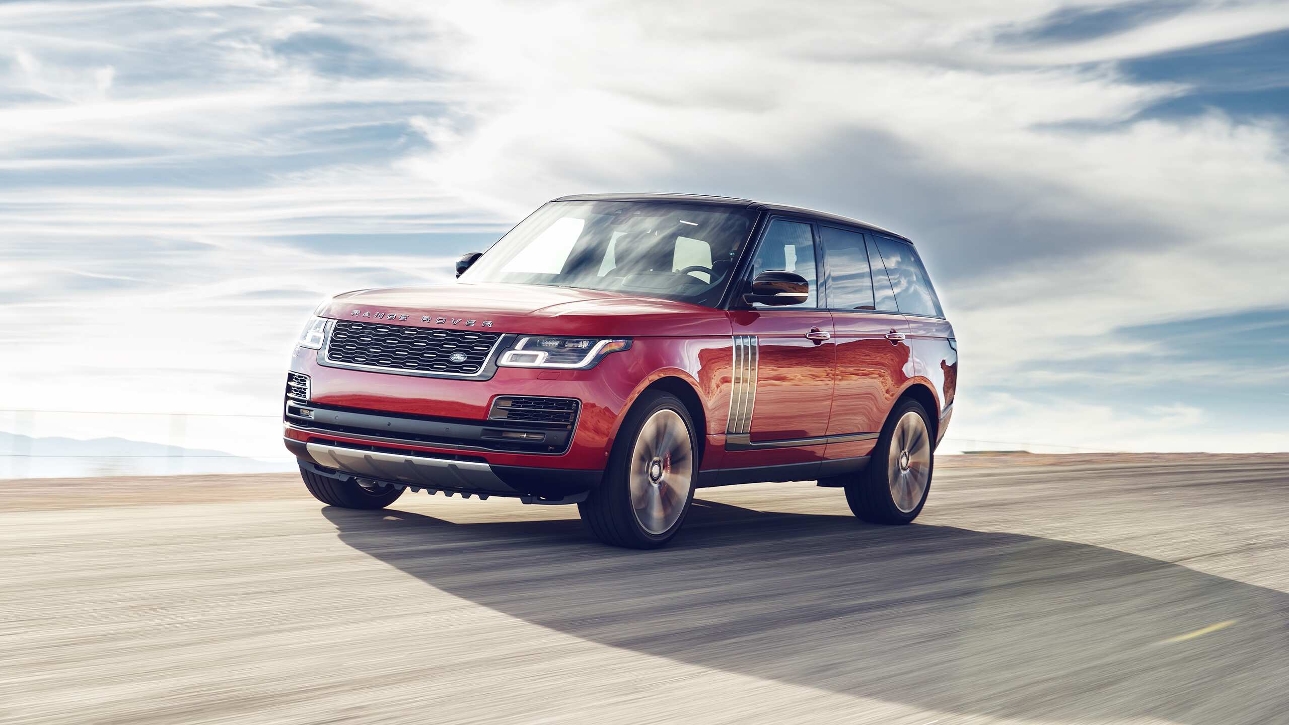 Range Rover moving on Sand Road