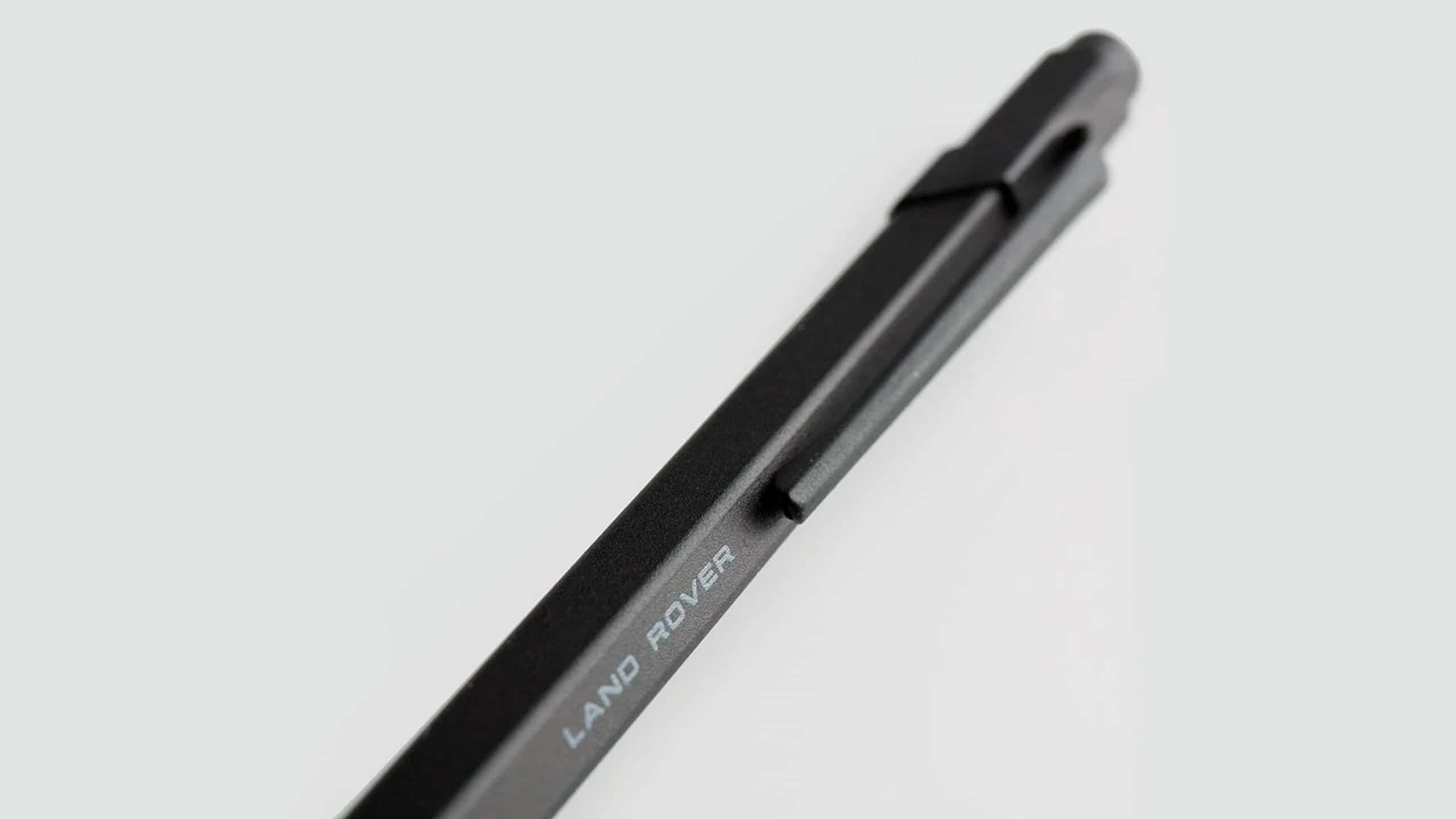Embodying the true spirit of Land Rover this pen is made from aluminium which is both durable and lightweight and has ultra-comfortable proportions.