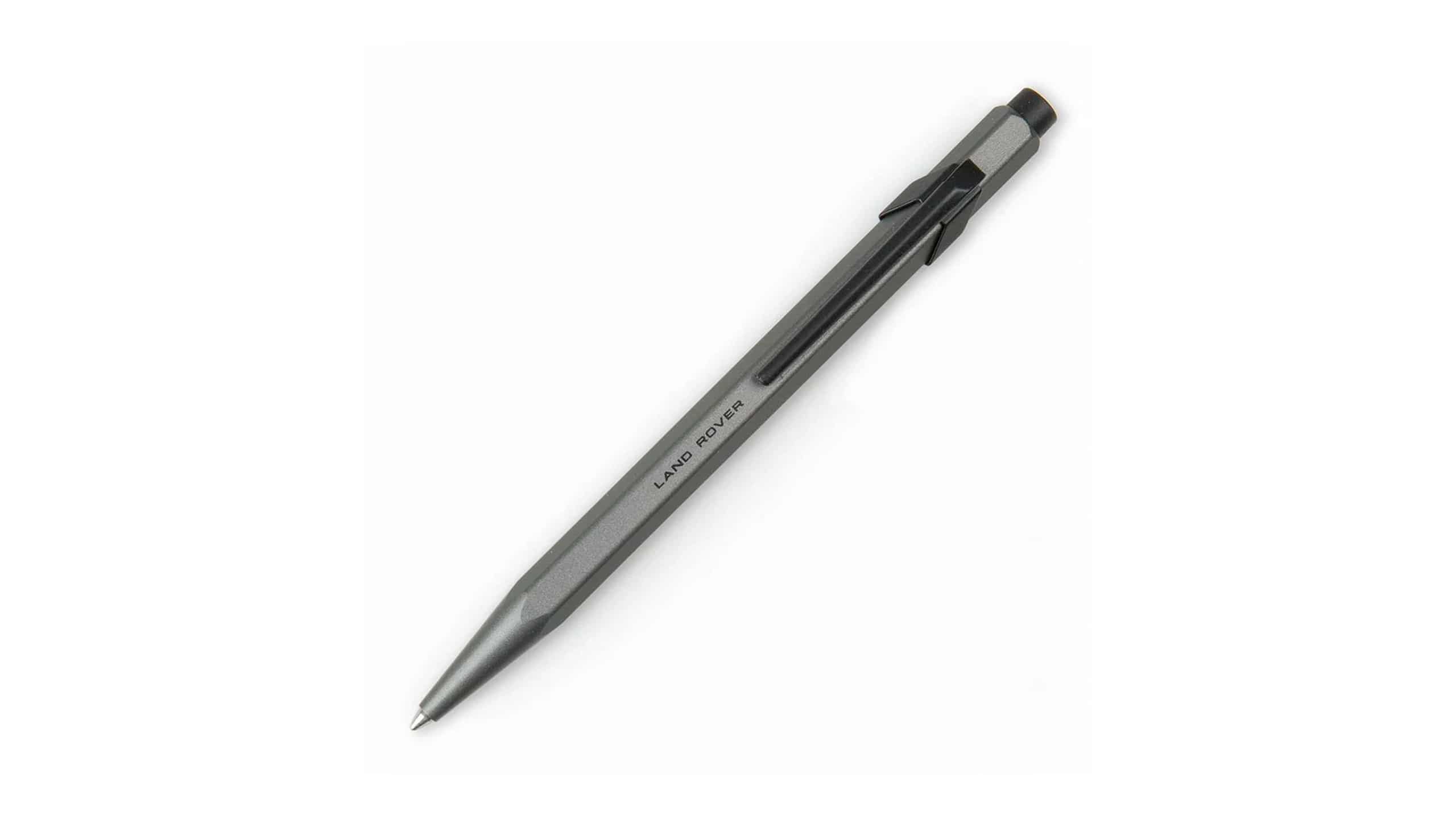 Embodying the true spirit of Land Rover this pen is made from aluminium which is both durable and lightweight and has ultra-comfortable proportions.