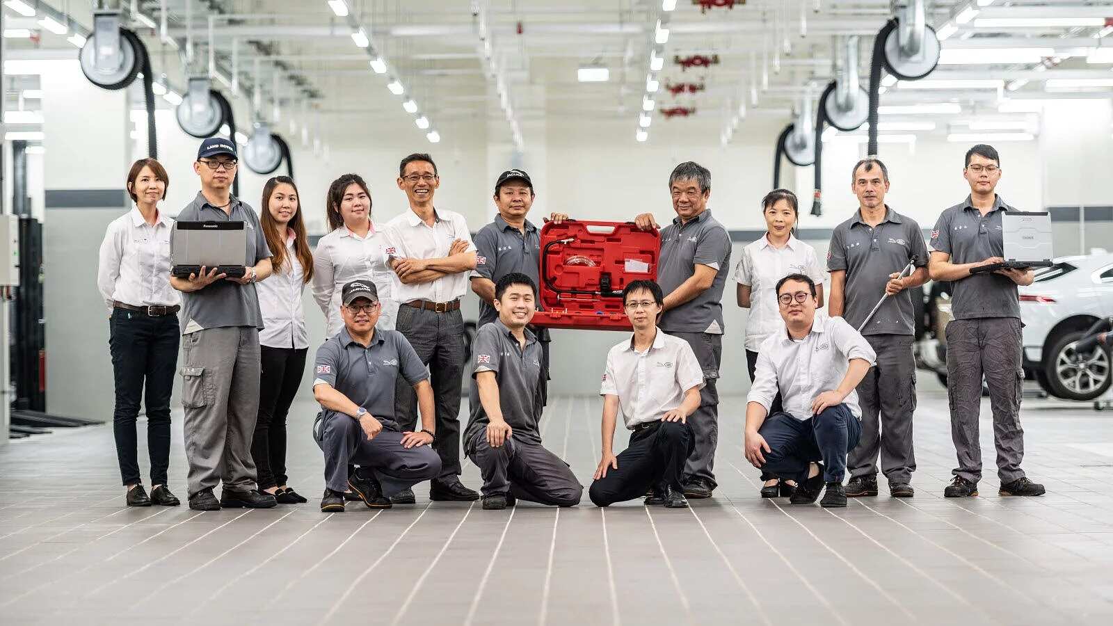 Jaguar Land Rover Continues To Expand The Greater Taipei Market New Taipei Kowloon And Flagship Exhibition And Service Center Officially Opened, Creating A New Pattern Of Innovative Services