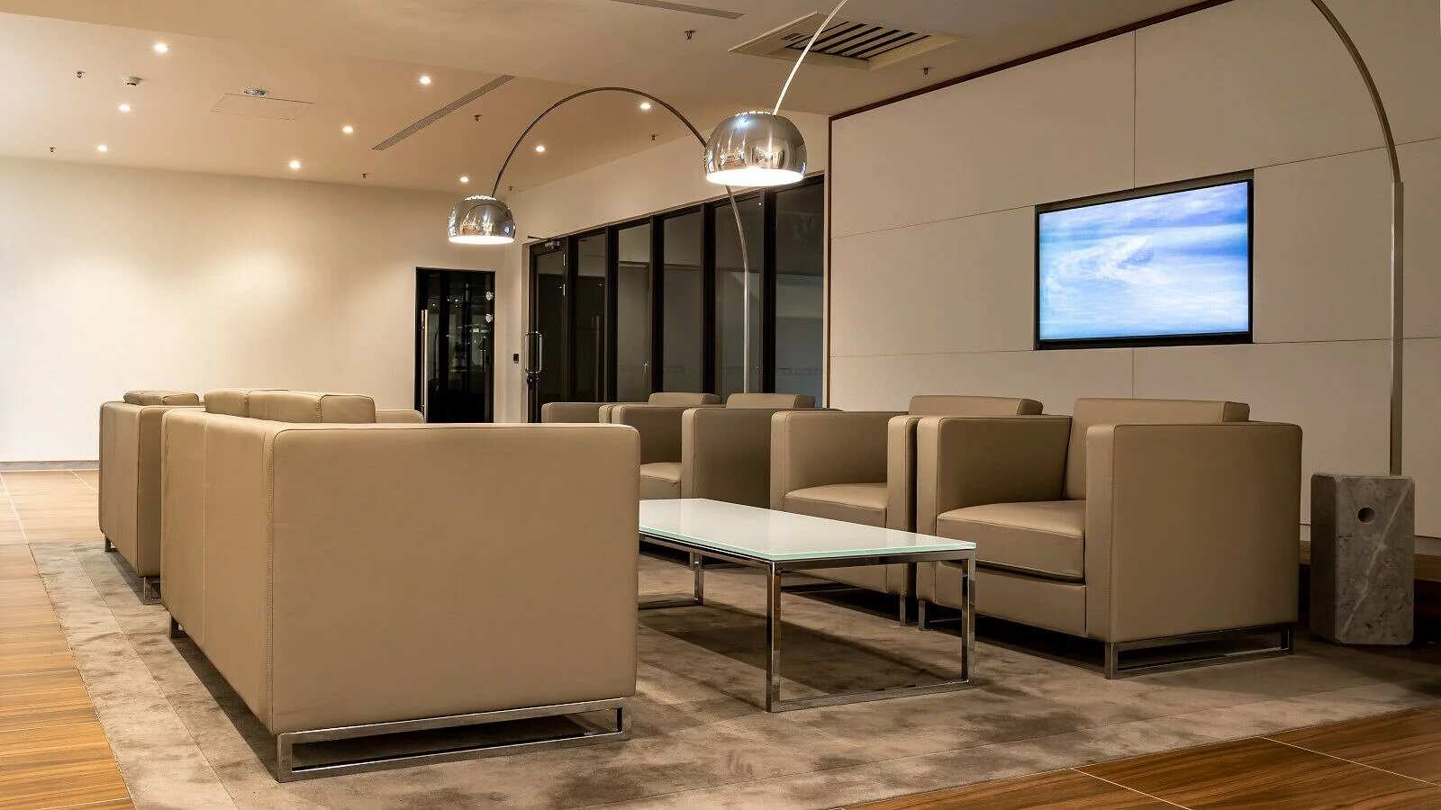 Jaguar Land Rover Officially Opened Its Largest Flagship Base In The Asia-pacific Region, And The Flagship Exhibition And Service Center In Tainan, Taitai, Built A New Benchmark For Service Standards In Southern Taiwan