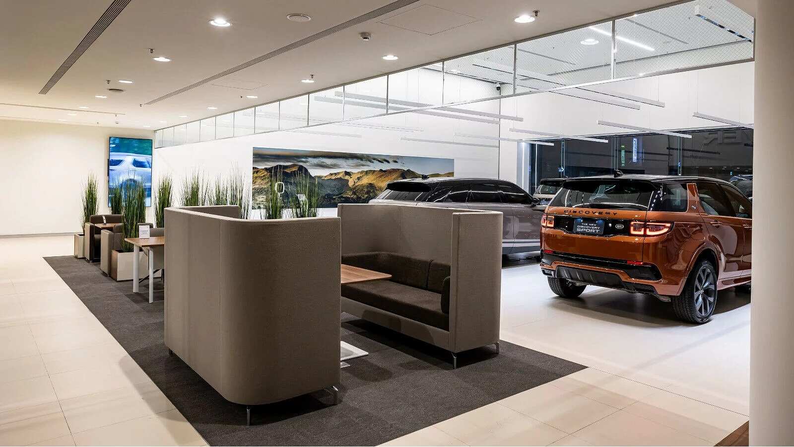 Jaguar Land Rover Officially Opened Its Largest Flagship Base In The Asia-pacific Region, And The Flagship Exhibition And Service Center In Tainan, Taitai, Built A New Benchmark For Service Standards In Southern Taiwan